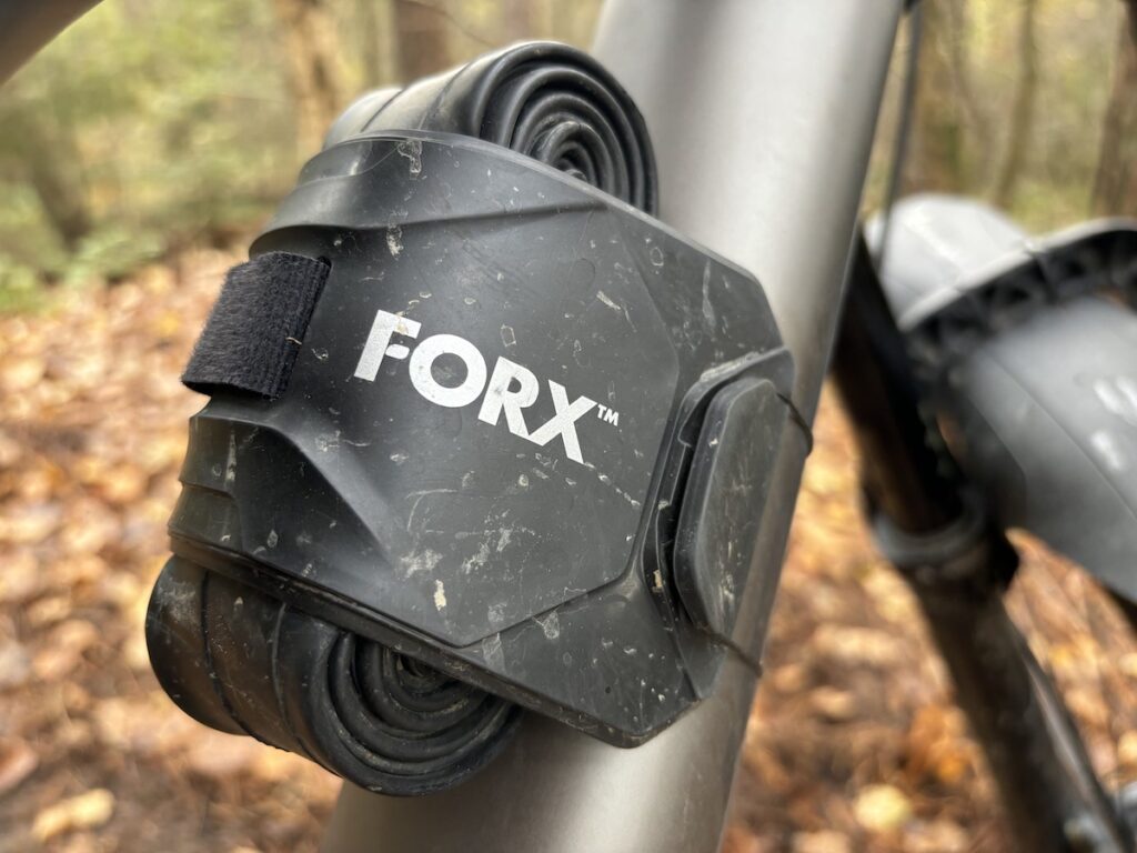 De Forx Switchback strap gereviewed. Een reservebandje mee is altijd een goed idee, maar waar je die nou een beetje handig mee neemt is het volgende. Is dit dan de beste oplossing?